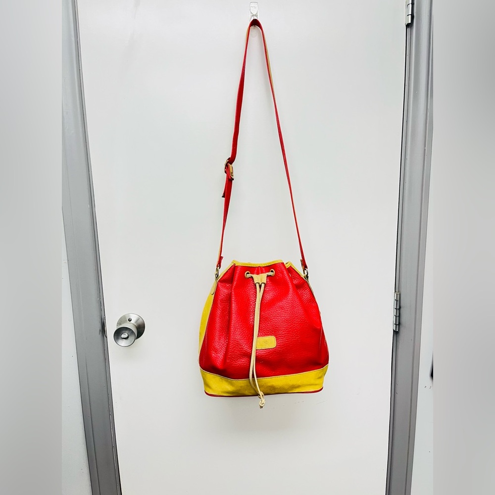 ❌SOLD❌ Vintage Red Textured Faux Leather Drawstring Bucket Bag - Picture 10 of 10